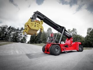 Super Gloria Reachstacker