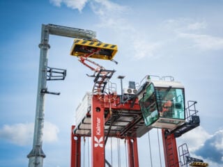 Wann und wie laden? Ladeoptionen für elektrische Straddle Carrier