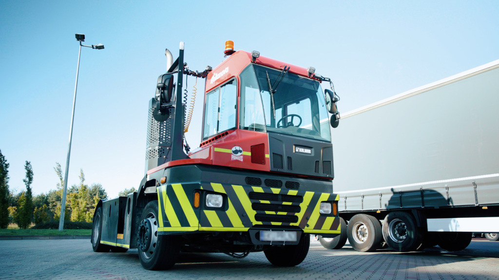 Kalmar T2i Terminal Tractors at Kellanova (1).jpg