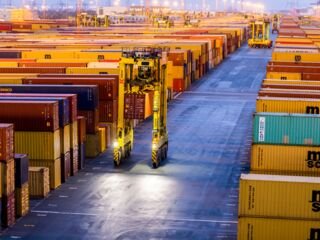 Straddle Carrier im Containerhandling: Was Sie wissen müssen...